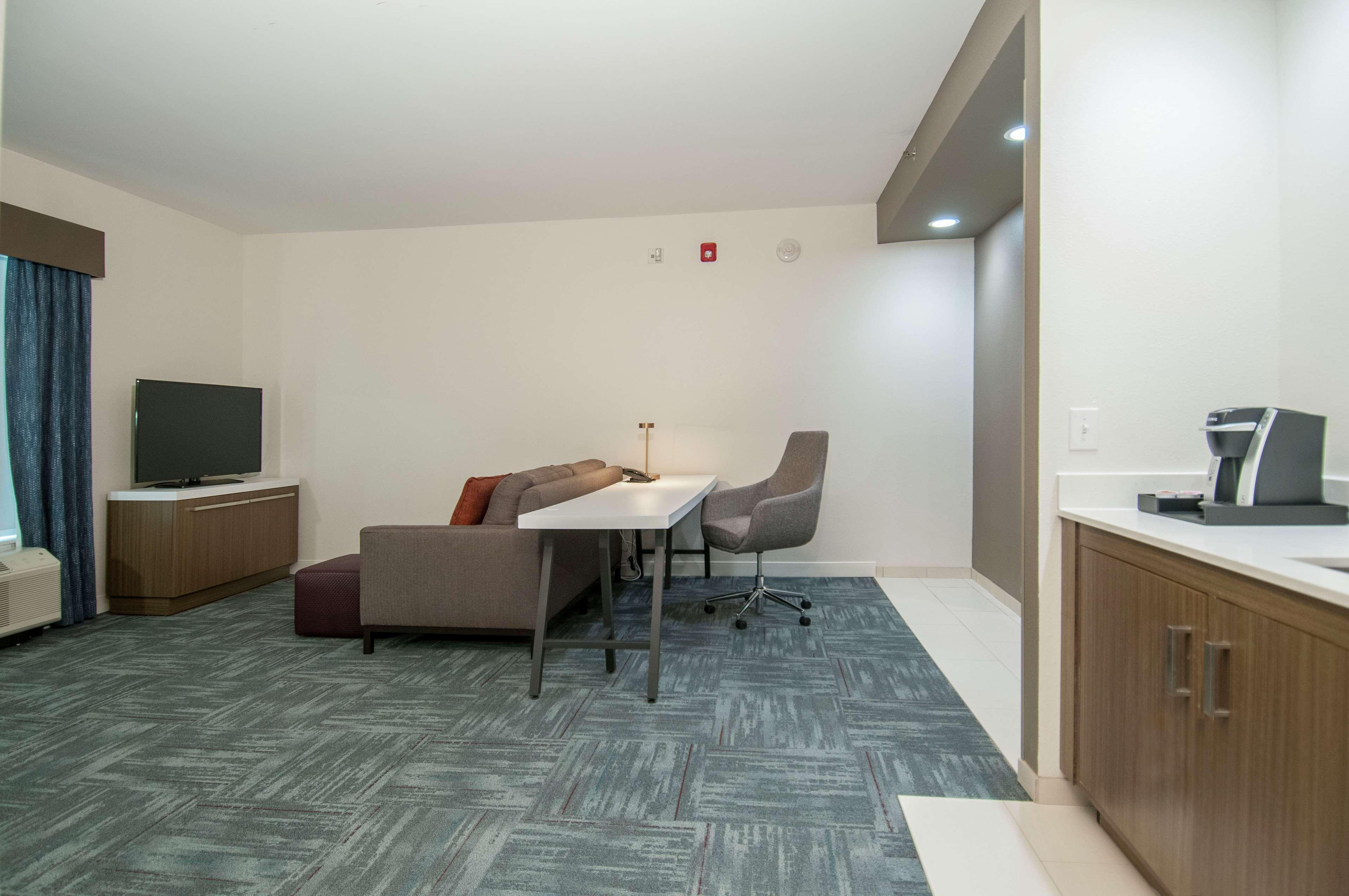 Hilton Garden Inn Jackson/Клинтон Экстерьер фото