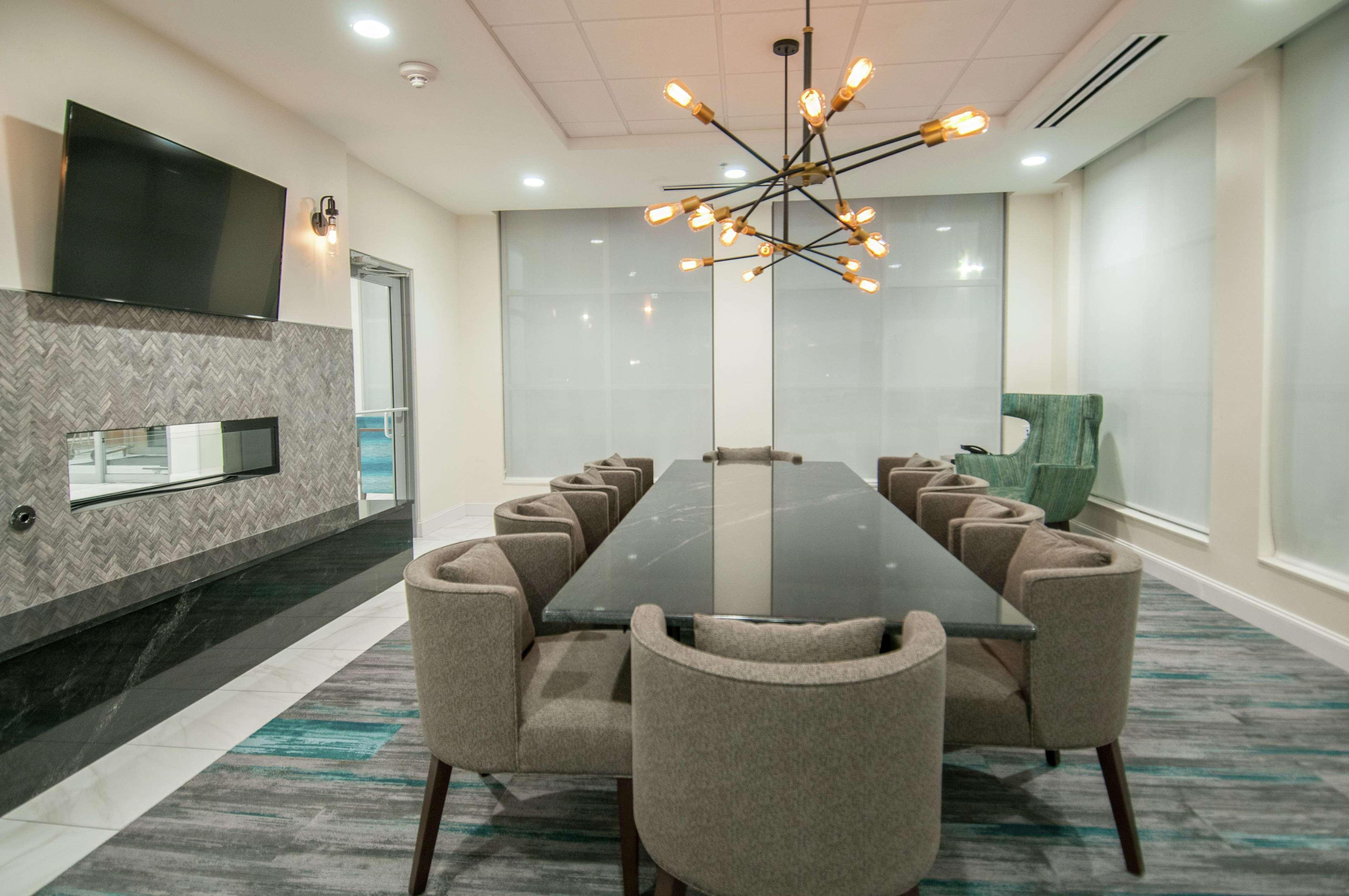 Hilton Garden Inn Jackson/Клинтон Экстерьер фото