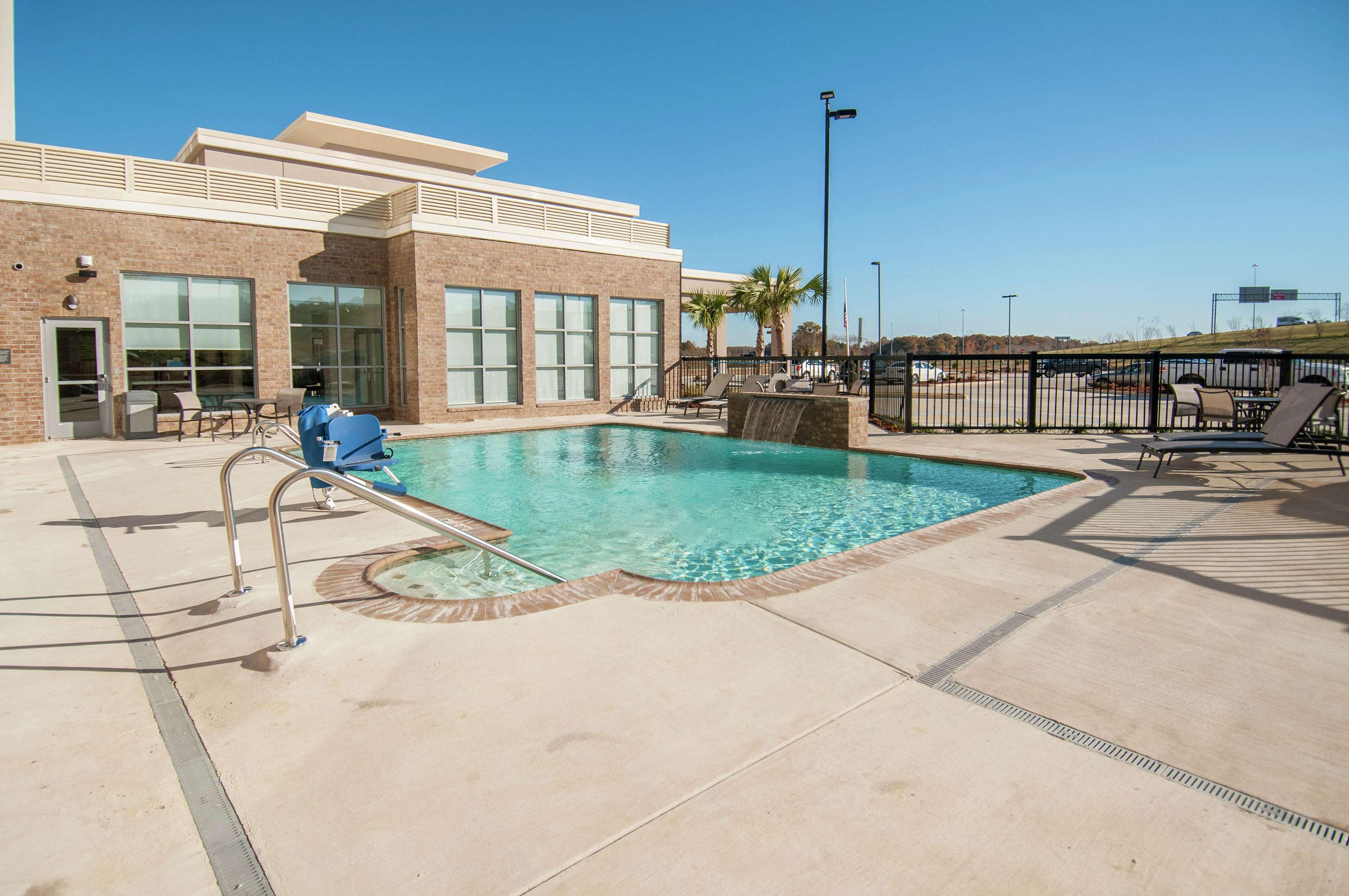 Hilton Garden Inn Jackson/Клинтон Экстерьер фото