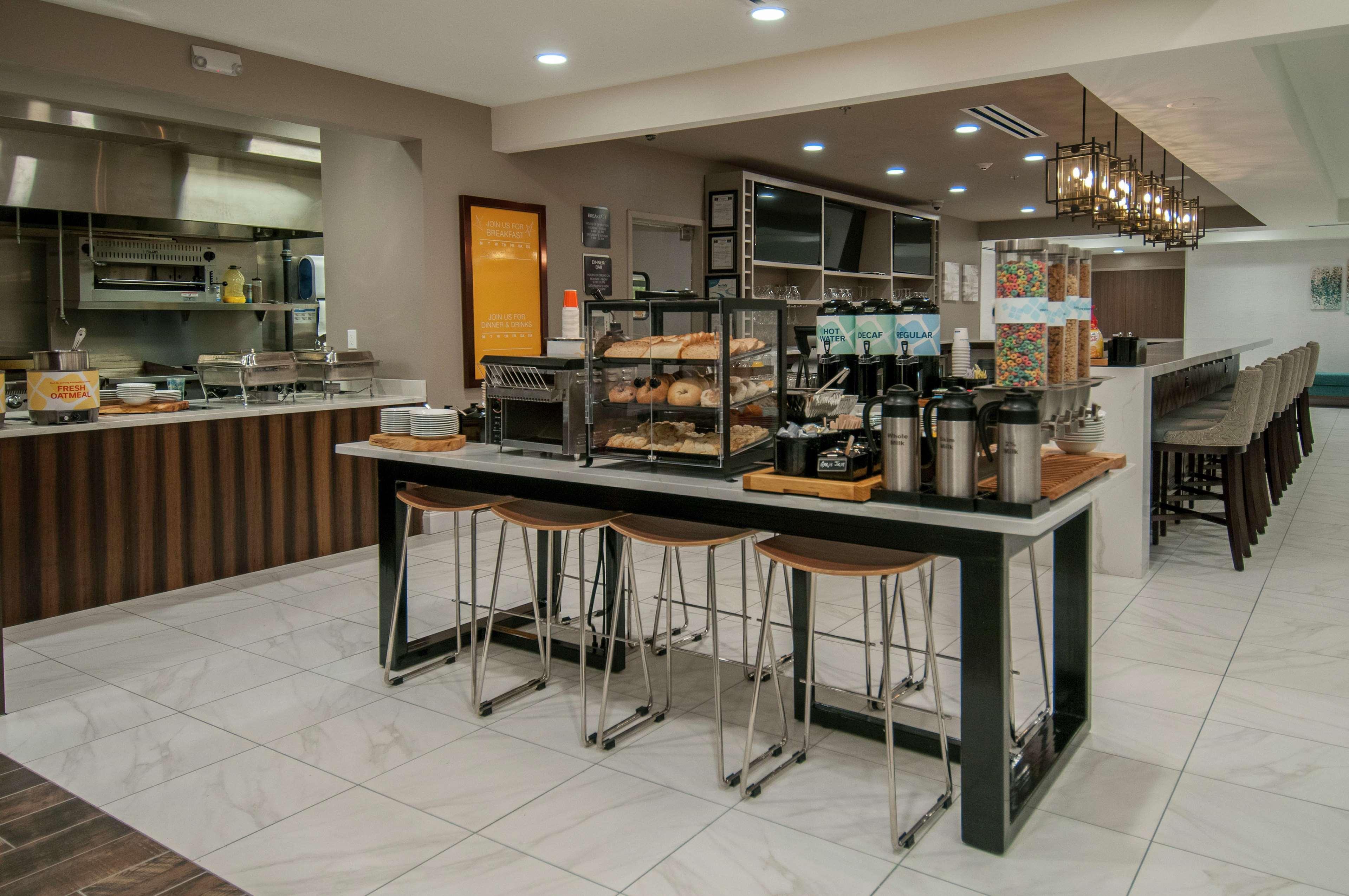 Hilton Garden Inn Jackson/Клинтон Экстерьер фото