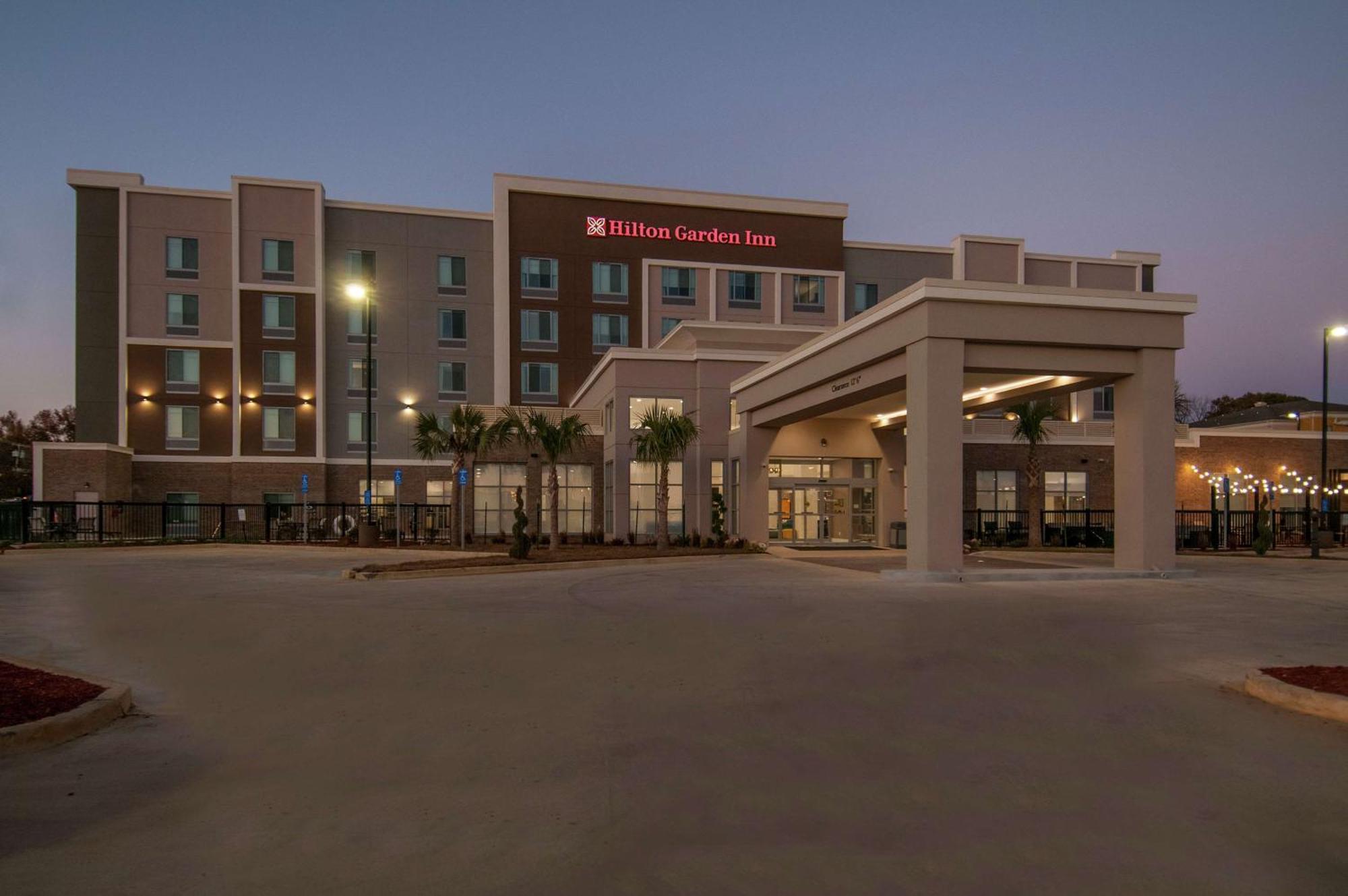 Hilton Garden Inn Jackson/Клинтон Экстерьер фото