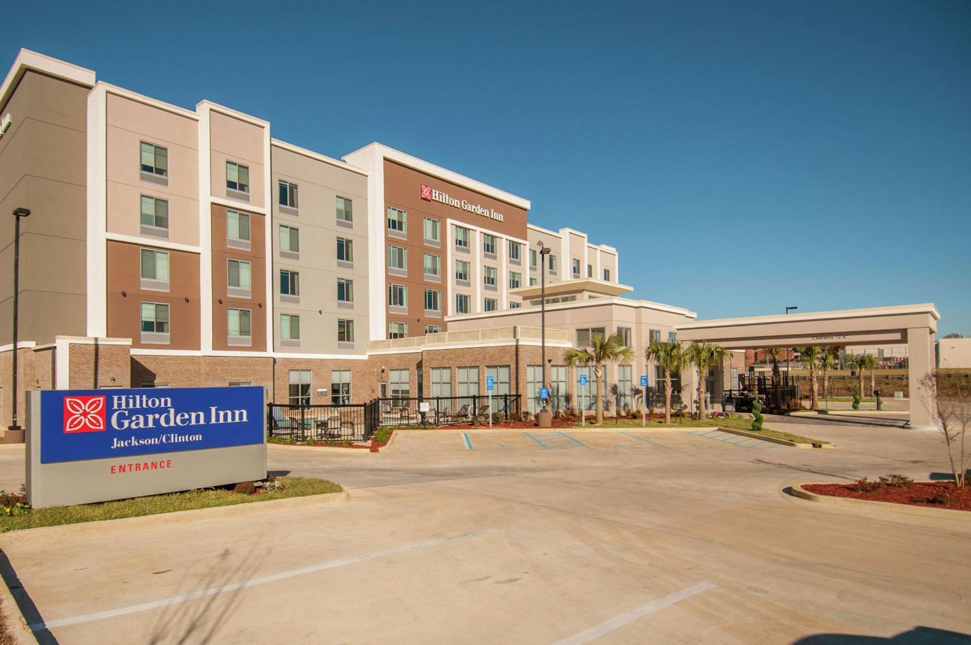 Hilton Garden Inn Jackson/Клинтон Экстерьер фото