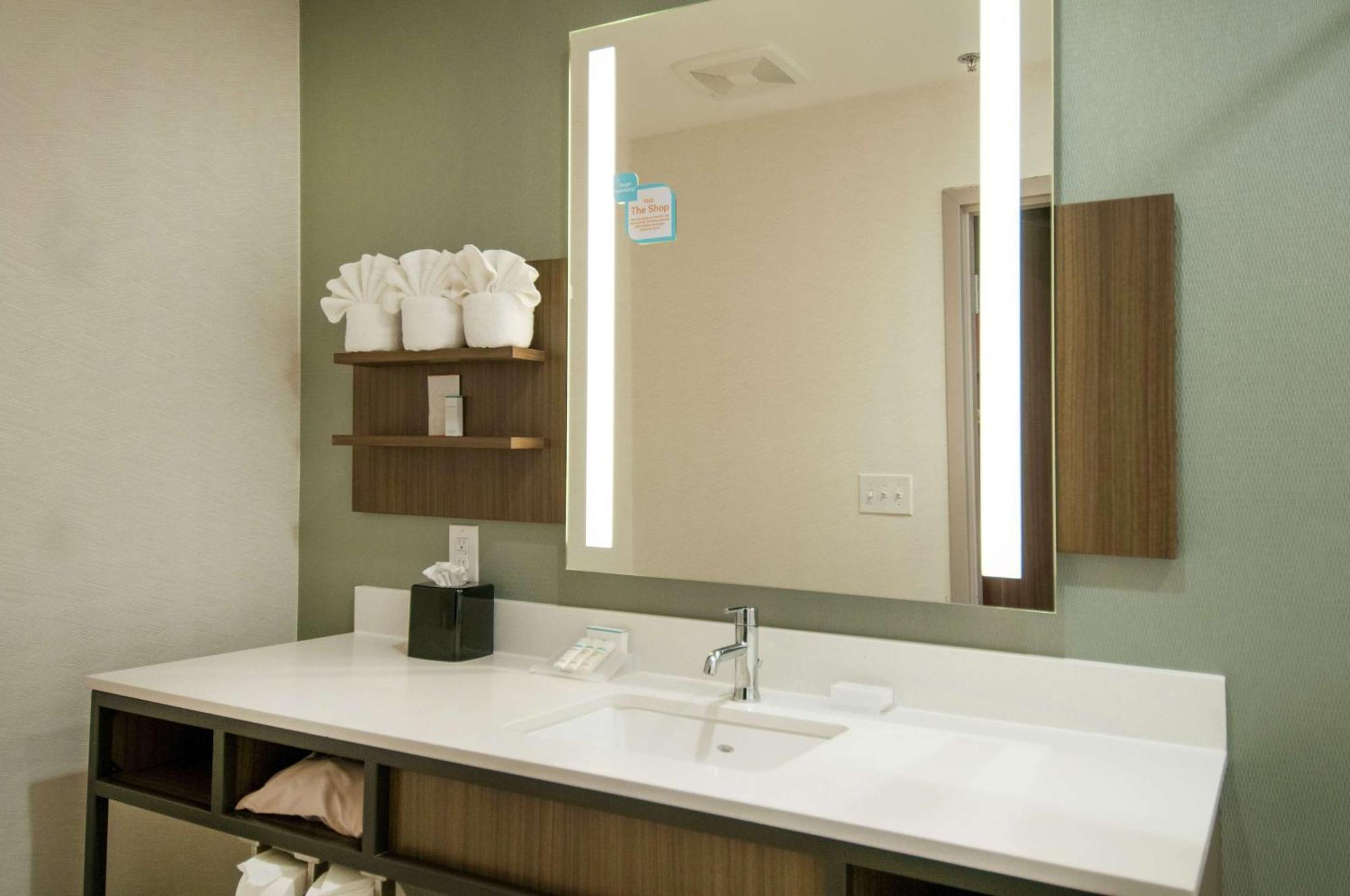 Hilton Garden Inn Jackson/Клинтон Экстерьер фото